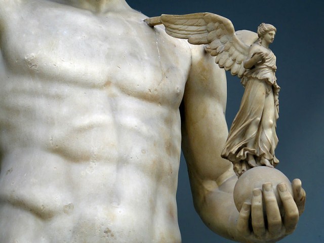800px-Angel_Sculpture_in_Vatican_Museum