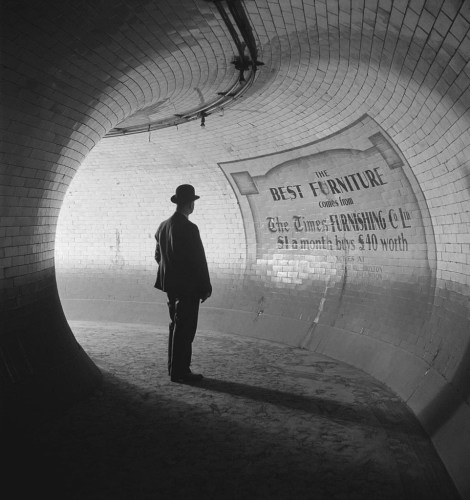 Emil Otto Hoppé - British Museum underground station, London, 1937