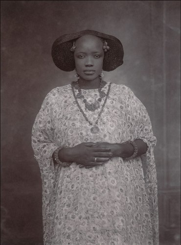 Senegalese-Woman-from-around-1910-by-an-unknown-photographer