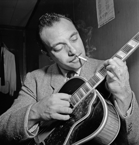 William Gottlieb - Portrait of Django Reinhardt, Aquarium, New York, NY (ca. Nov. 1946)