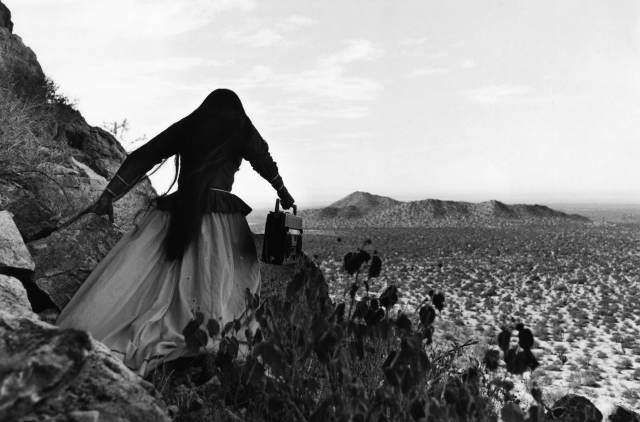 Graciela Iturbide - Mujer Ángel, Desierto de Sonora, México (1979)
